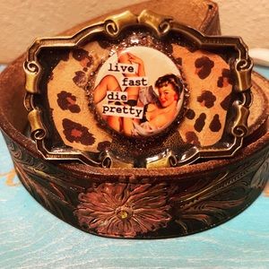 Pin Up Leopard Buckle